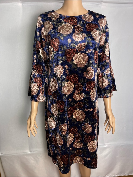 alison andrews Dresses & Skirts - Velvet Floral Long-Sleeve Shift Dress in Navy